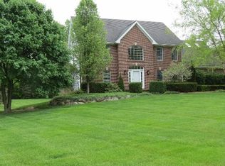 9181 Yorkshire Dr, Saline, MI 48176