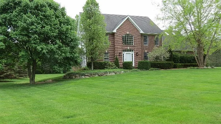 9181 Yorkshire Dr photo 1