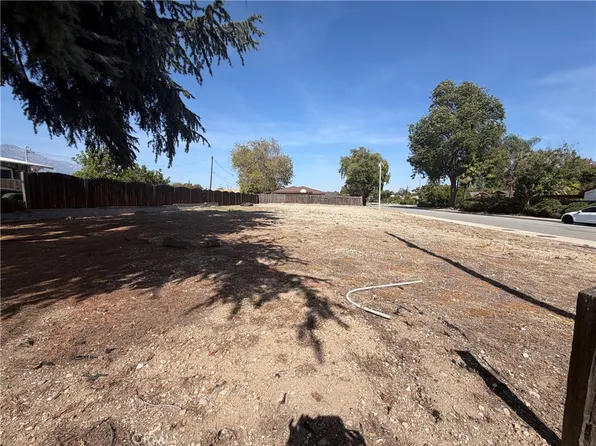 1978 N Indian Hill, Claremont, CA 91711