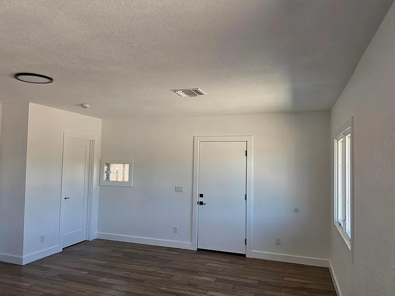 1731 E Redfield Rd — Photo 27