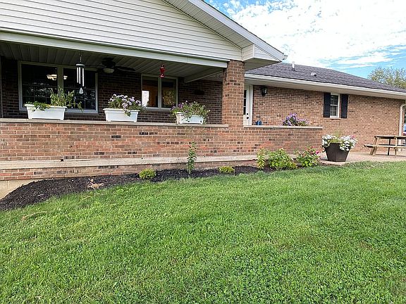 3rd image of 229 Fieldstone Dr