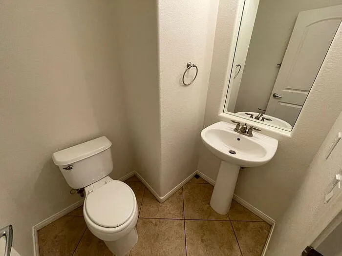 9778 Twin Ponds Ct — Photo 8