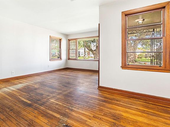5th image of 739 Helios Ave