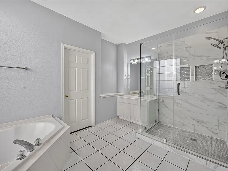 2328 Hunters Run Dr — Photo 14