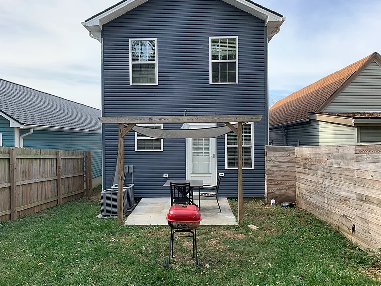 642 Jackson St — Photo 16
