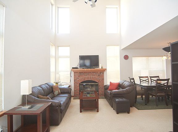 3rd image of 1555 E Baronet Ln