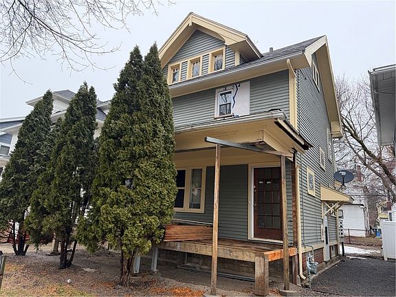 3rd image of 84 Stratford Park