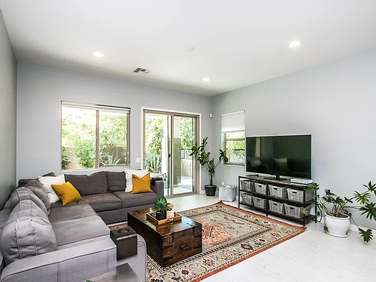 1441 E Hummingbird Way — Photo 3
