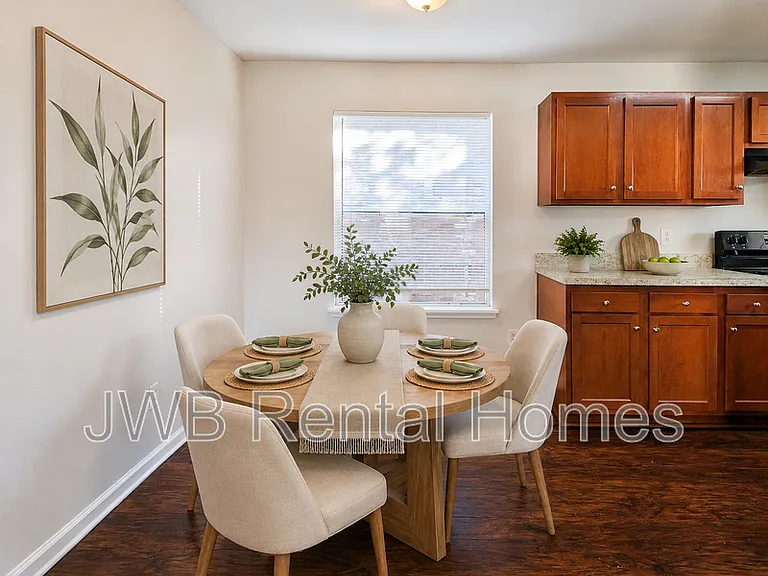 1495 Union St W — Photo 5