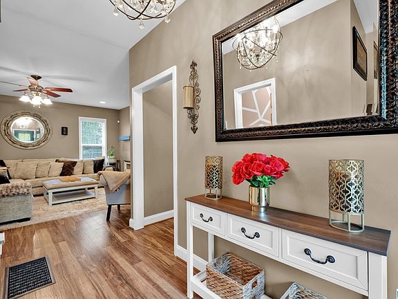 3rd image of 71 Danielle Ln