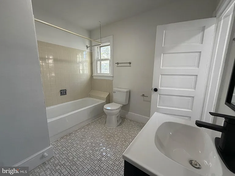 517 Bentley Ave #C — Photo 8