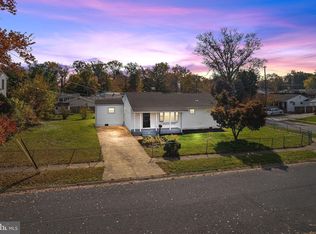 916 Bradley Dr, Wilmington, DE 19808