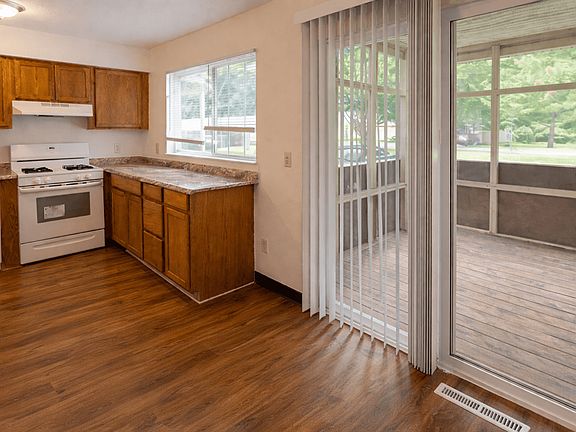 2nd image of 420 Arbor Pointe Dr #296
