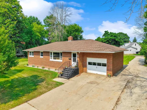 4025 N Shore Dr, Menominee, MI 49858