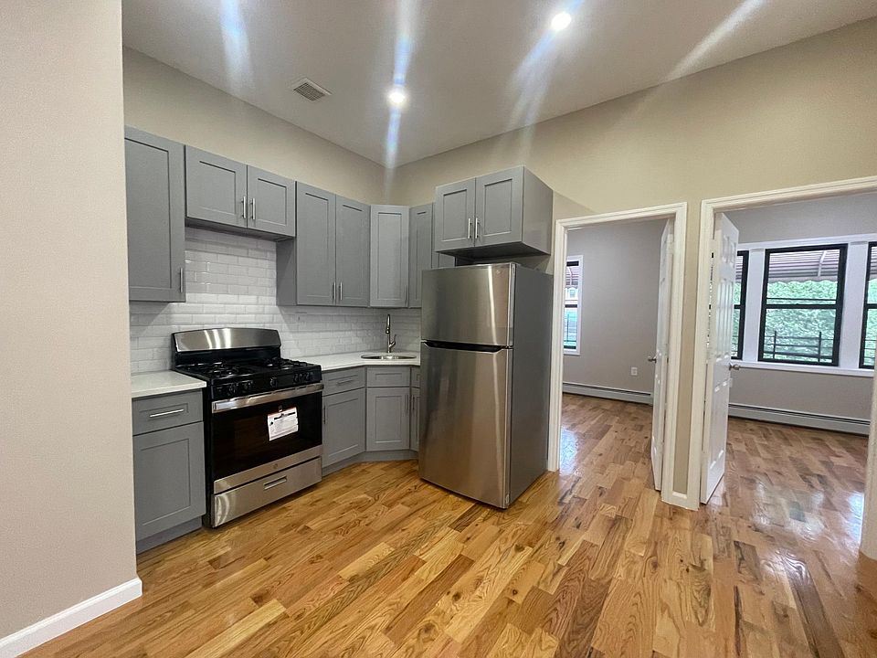 1st image of 3380 Seymour Ave