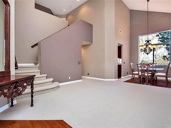2nd image of 5 Peacock Ct