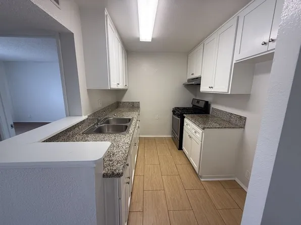 355, 13610 Vanowen St APT 203, Van Nuys, CA 91405