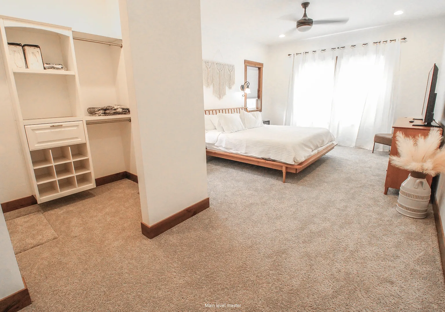 1029 4th Ave W - Fully Furnished Home Available ONLY October 2026 - May 2027 — Photo 4