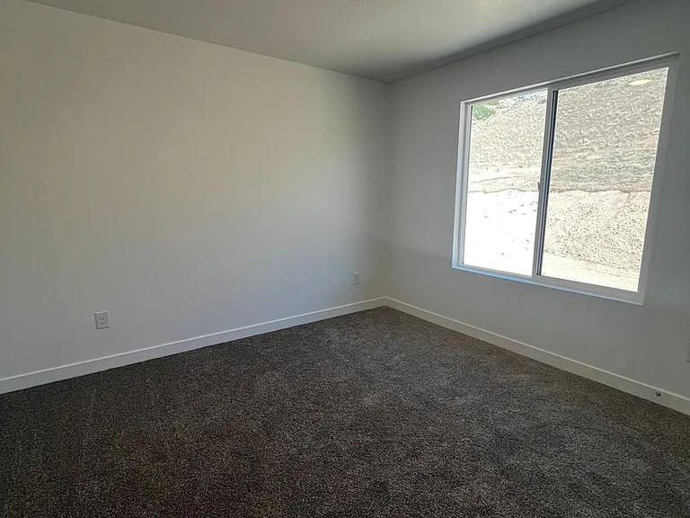 403 E Levengrove Dr — Photo 10