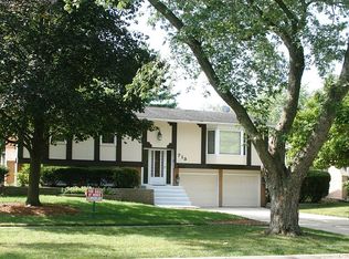 713 Claremont Dr, Downers Grove, IL 60516