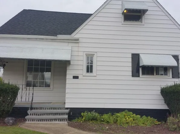 5203 Arch St, Maple Heights, OH 44137