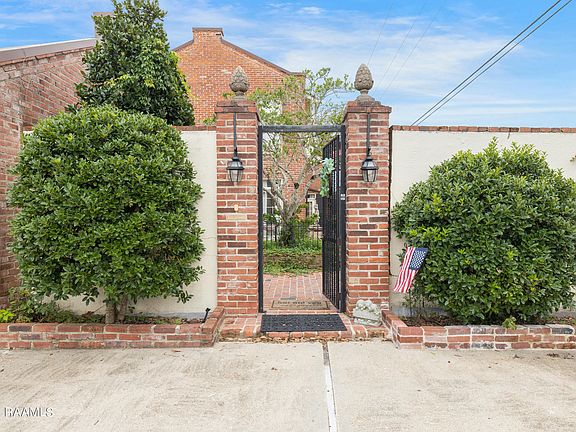 3rd image of 201 Woodland Cir