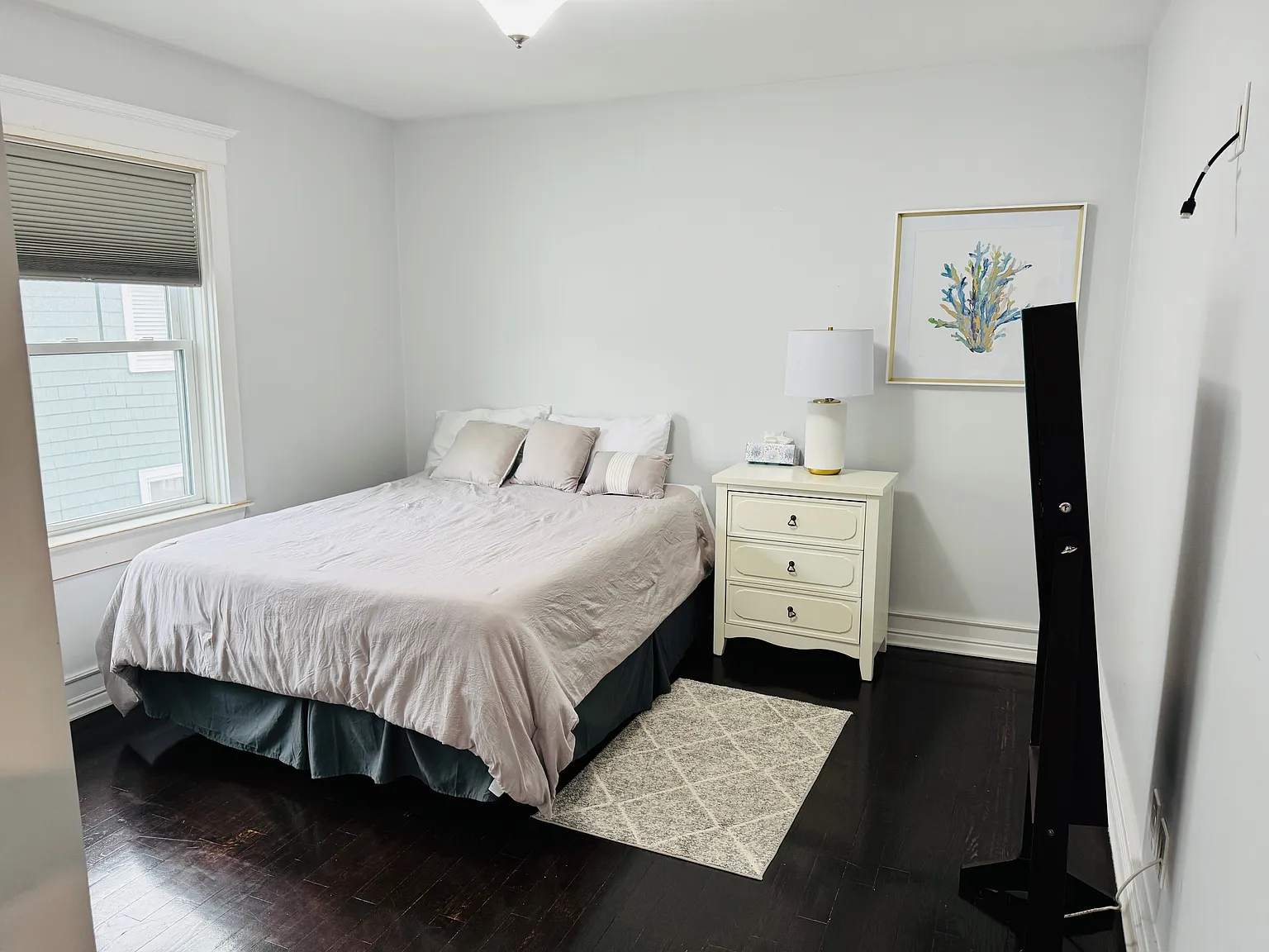 3 bed, 2.0 bath, 1300 sqft, $4,500 — Photo 4