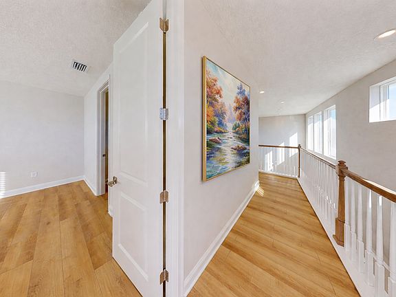 5th image of 19 Spinney Ln #19