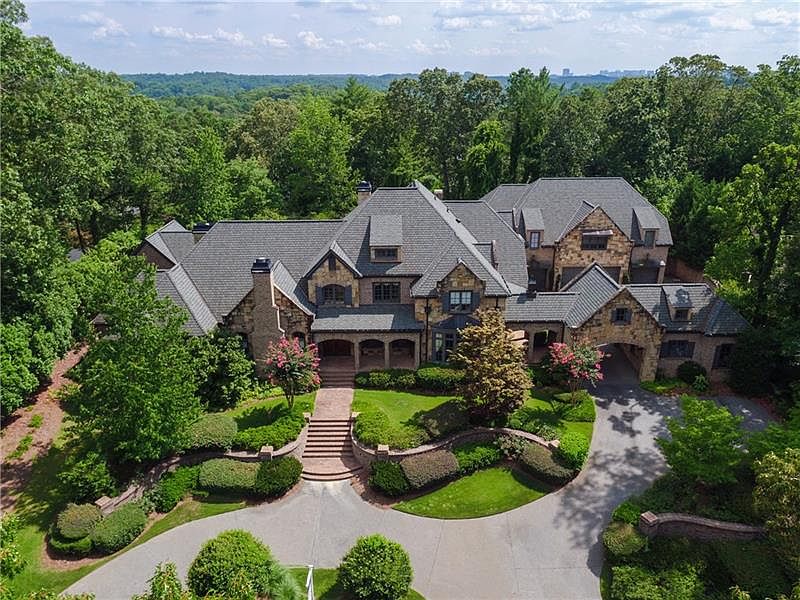 1st image of 410 Oakmont Cir SE