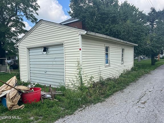 4th image of 214 E Merrin St