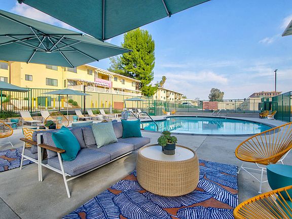 4th image of 13401 Riverside Dr #3302621