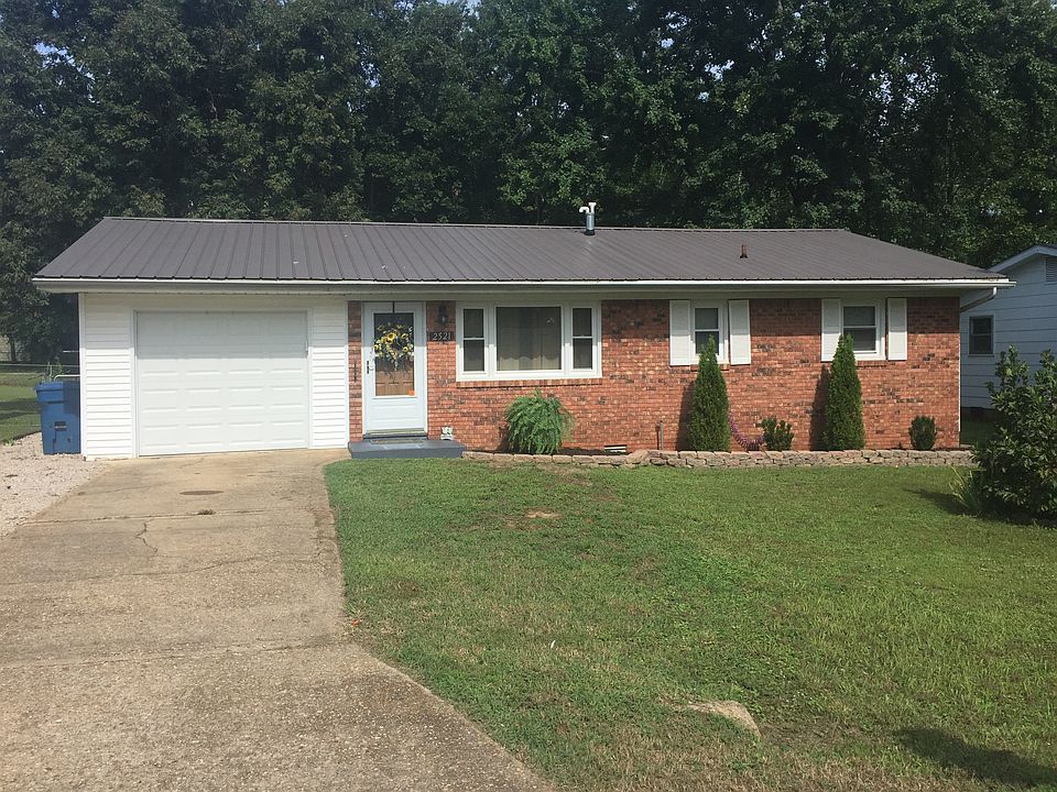 1st image of 2521 Lee St
