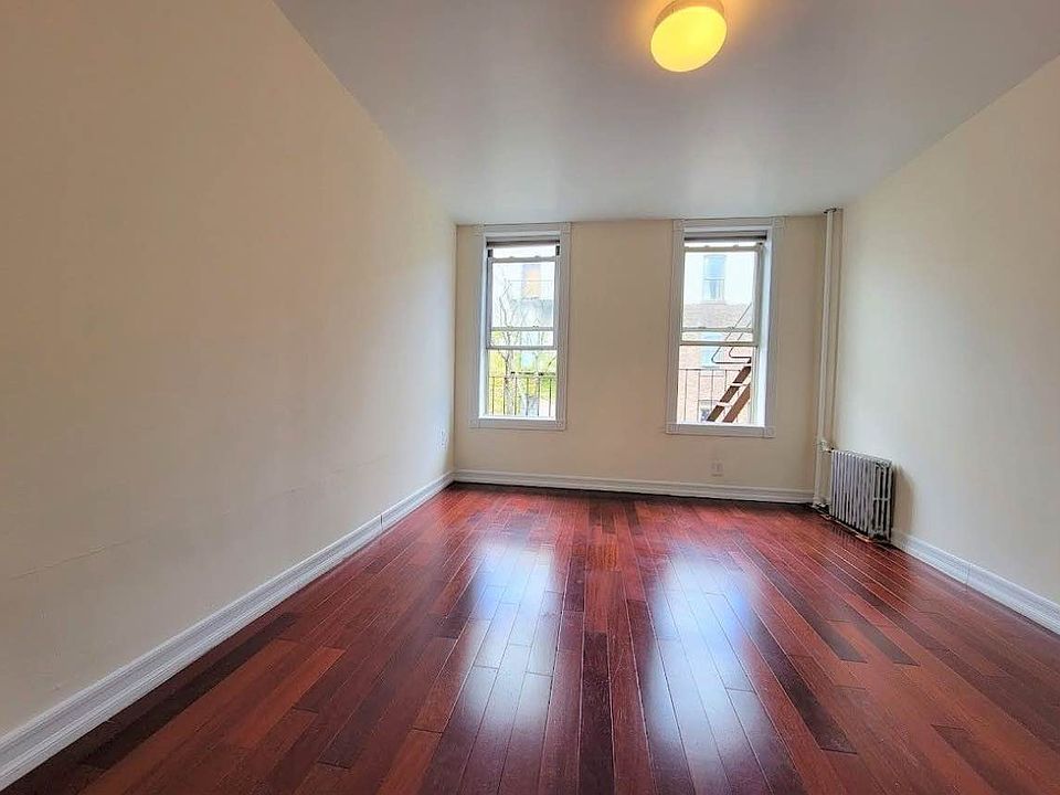 1st image of 449 W 46th St #92