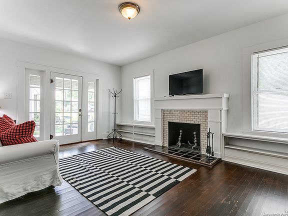 4th image of 351 THORMAN PL
