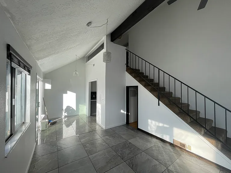 1647 London Cir — Photo 1