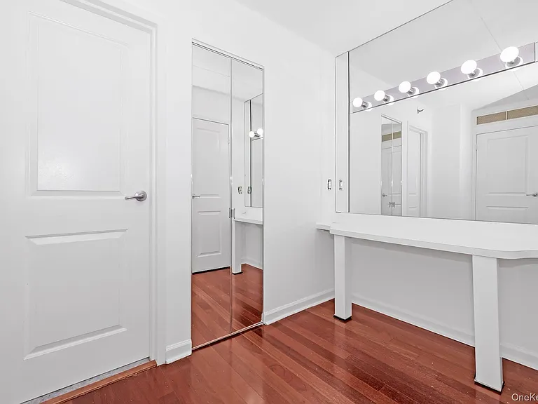 4 Martine Ave #1120 — Photo 17