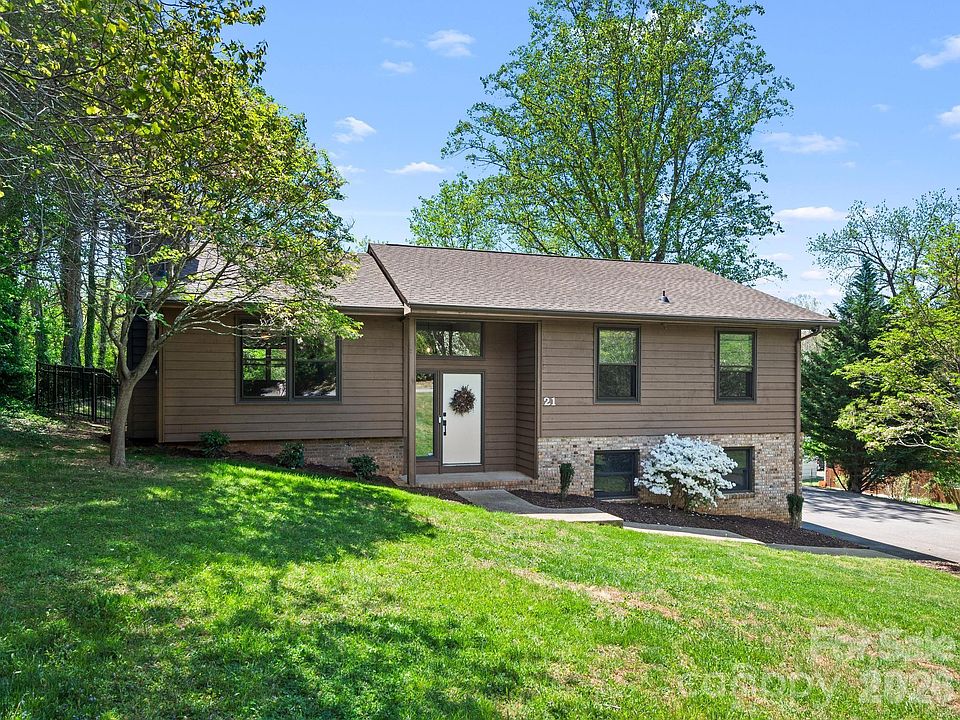1st image of 21 Dogwood Grv