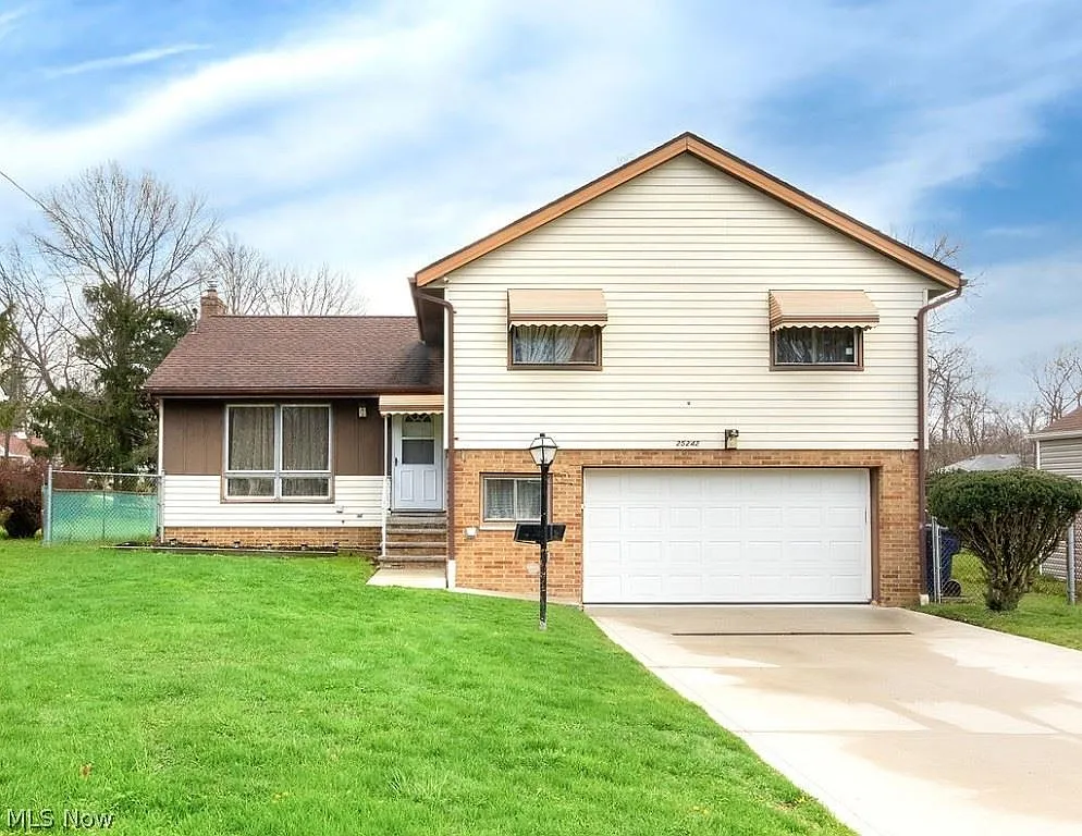 25242 Chardon Rd photo 1