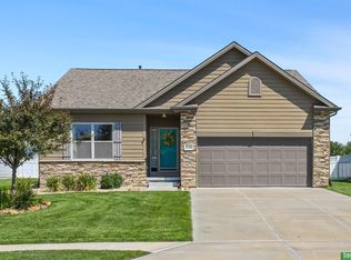 2122 Skyhawk Ave, Papillion, NE 68133