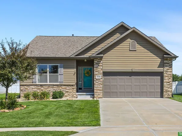 2122 Skyhawk Ave, Papillion, NE 68133