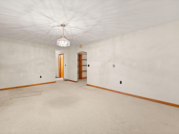 5th image of 679 Proctor Rd