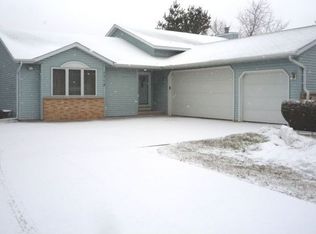 1712 Saint Albert The Great Dr, Sun Prairie, WI 53590