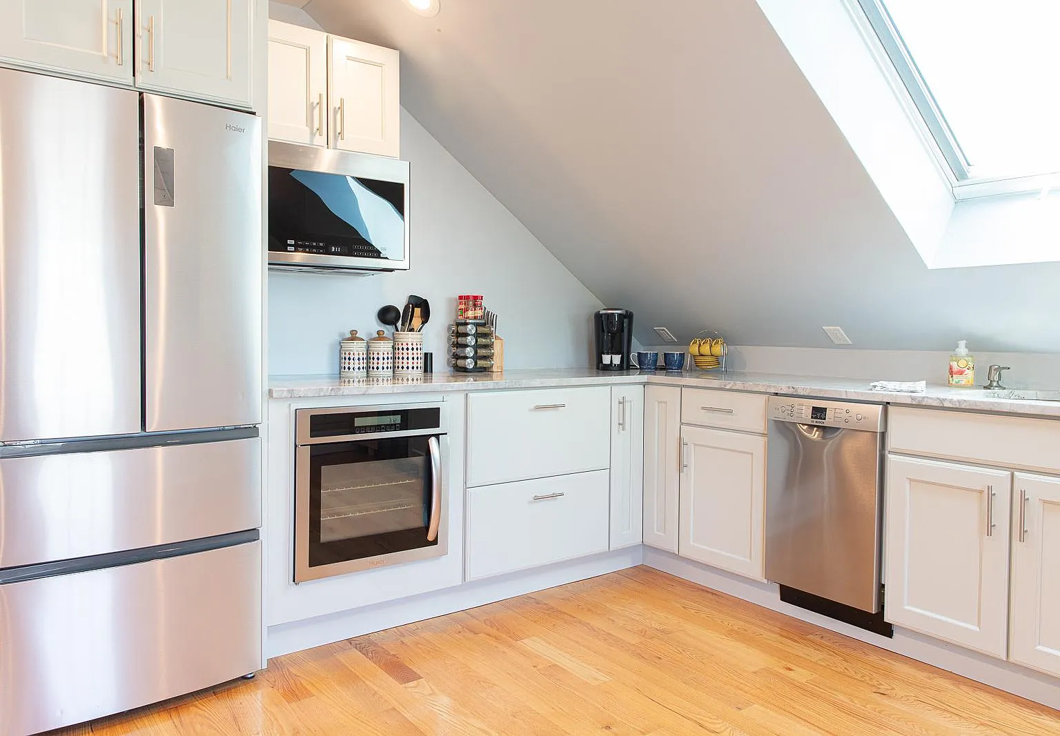 1 bed, 950 sqft, $2,200 — Photo 1
