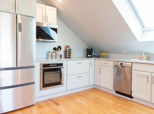 24 E Bowery St #3, Newport, RI 02840
