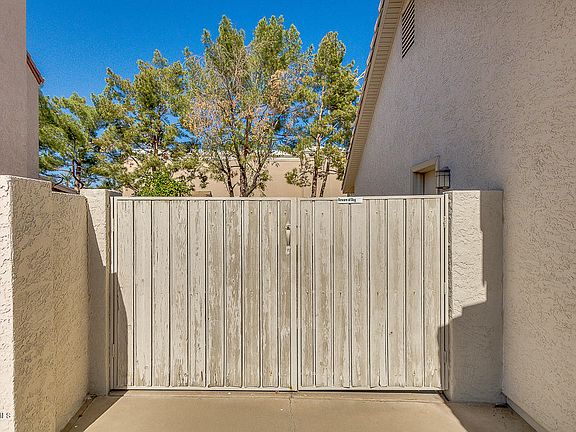 4th image of 841 N Poplar Ct