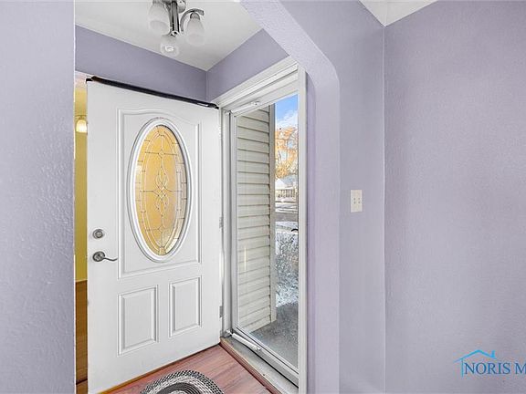2nd image of 943 Wright Ave