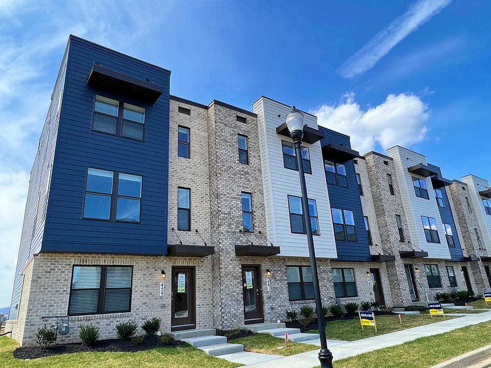 Modern style townhouse, 1 year old.
