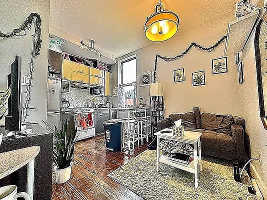 2nd image of 160 Quincy St #2F