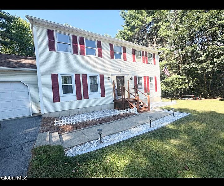3rd image of 3 Adirondack Court