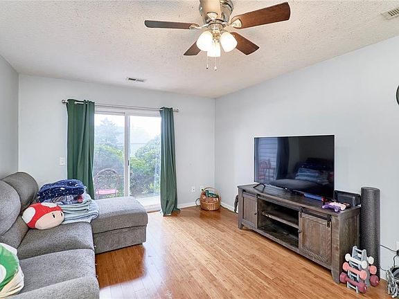 4th image of 1626 Summergate Pkwy #E